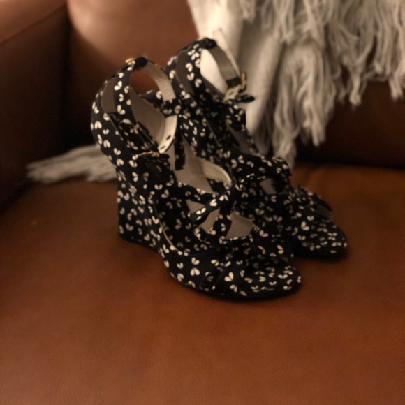 Black and white Louis Vuitton heels - Picture 3 of 6